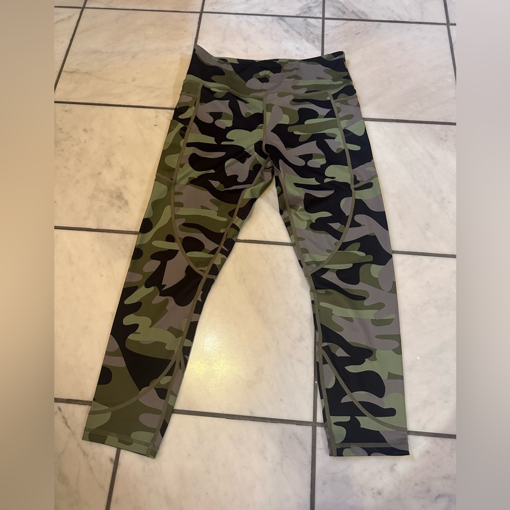 Zyia active camo pants with pockets